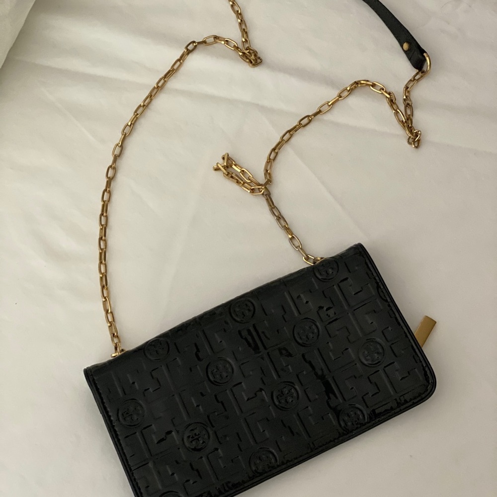 Tory burch wallet on a chain super cute